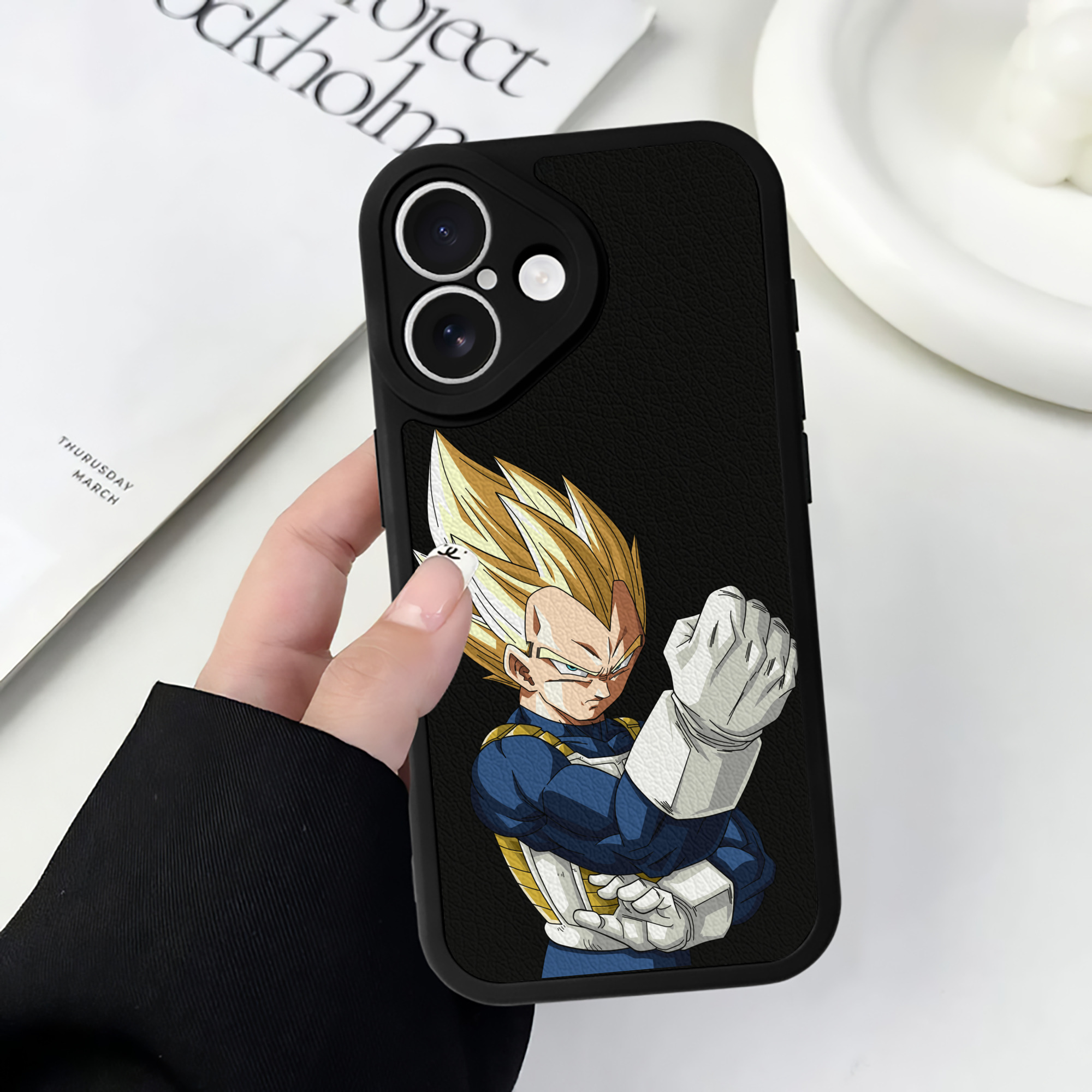 （画像用） ドラゴンボール ベジータ四世（Bejīta Yonsei）DRAGON BALL Vegeta IV 【iPhone 16シリーズ対応】シリコンスマホケース（レザー調） 材質：シリコン